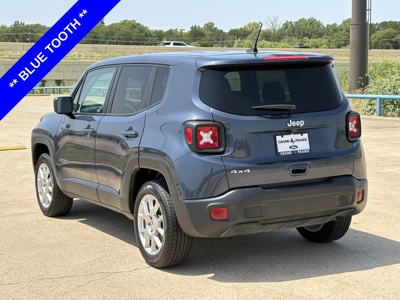 Used 2023 Jeep Renegade Latitude AWD/4WD image 6