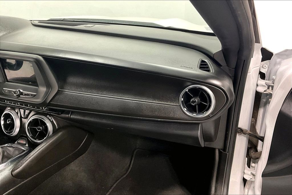 Used 2022 Chevrolet Camaro LT RWD image 13
