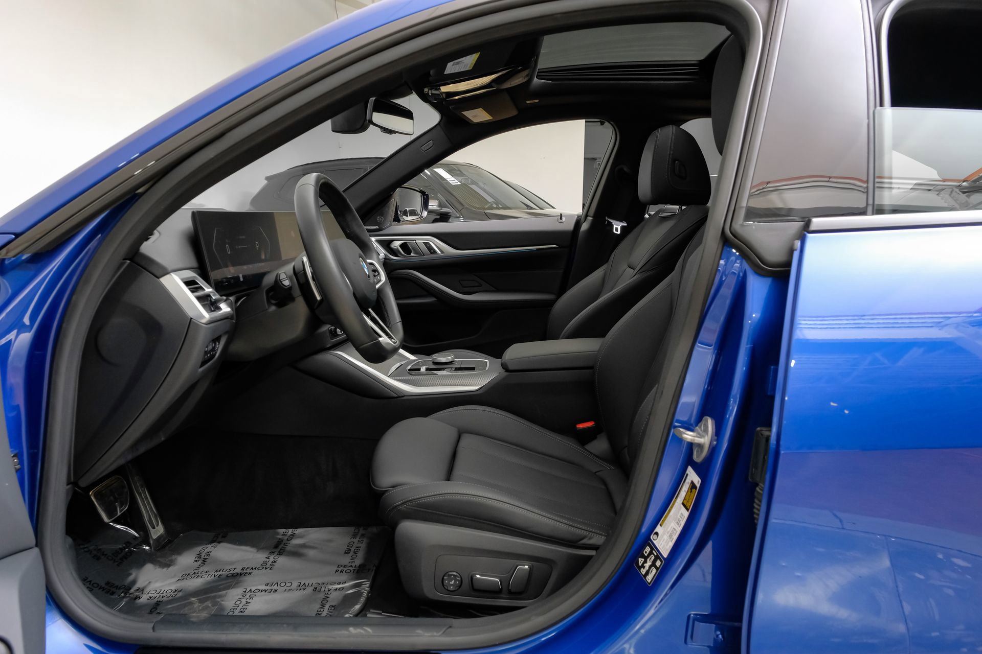 Used 2025 BMW 430i xDrive w/ M Sport Package image 4