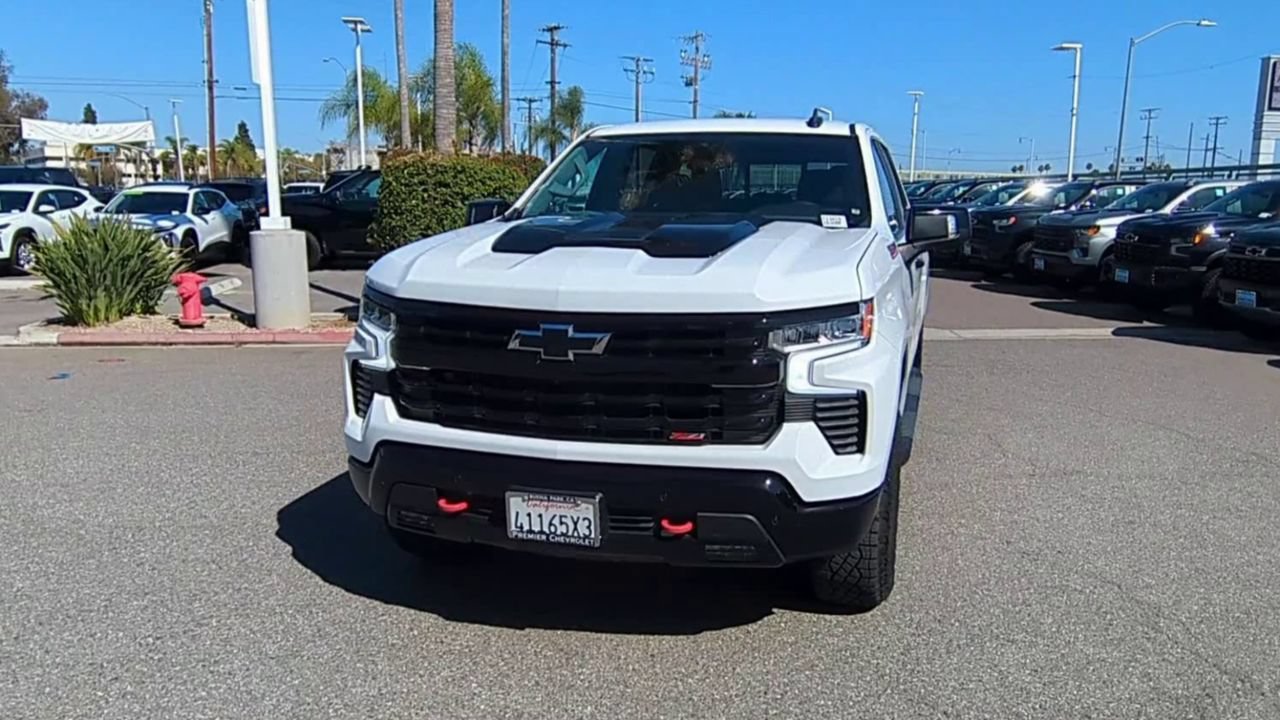 Used 2024 Chevrolet Silverado 1500 LT Trail Boss w/ Convenience Package II AWD/4WD image 3