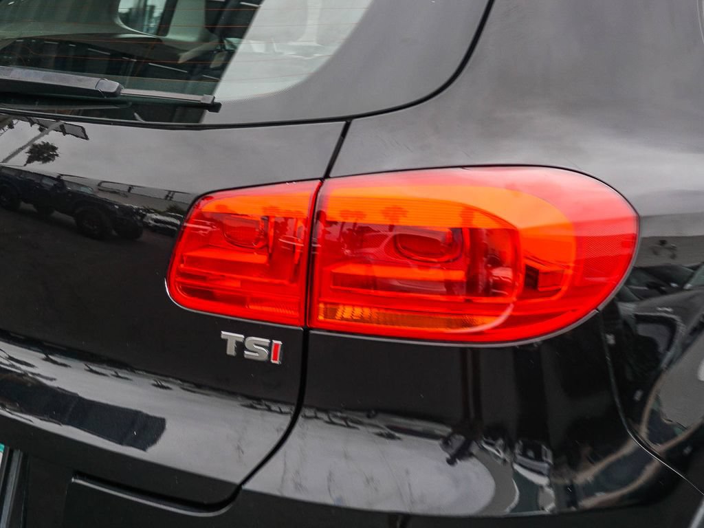 Used 2017 Volkswagen Tiguan S FWD image 8