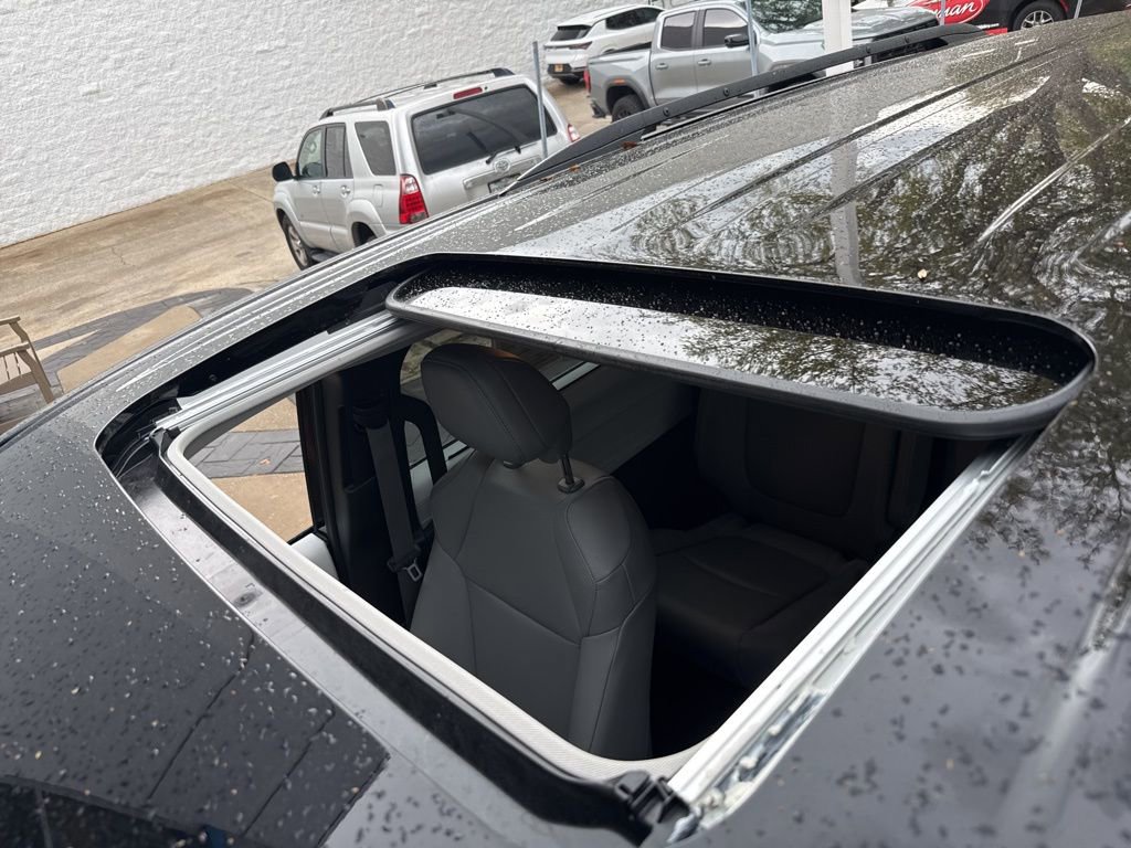 Used 2025 Toyota Sienna XLE image 52