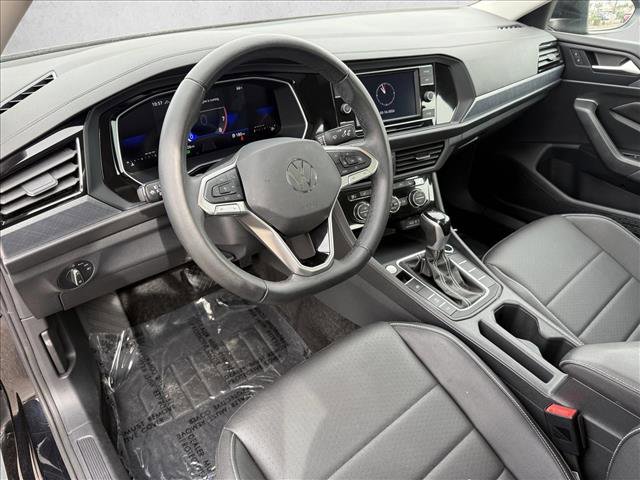 Used 2024 Volkswagen Jetta SE w/ Panoramic Sunroof Package image 12