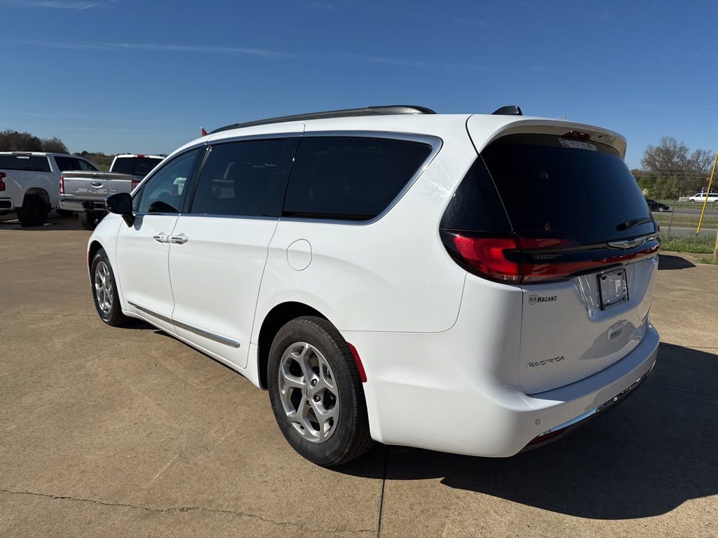 Certified 2023 Chrysler Pacifica Limited image 5