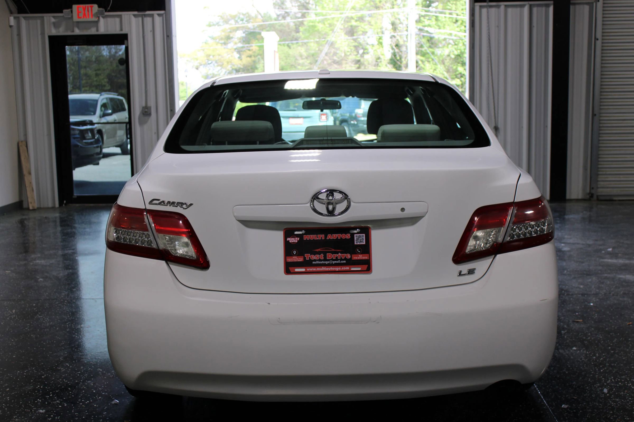 Used 2010 Toyota Camry LE image 4