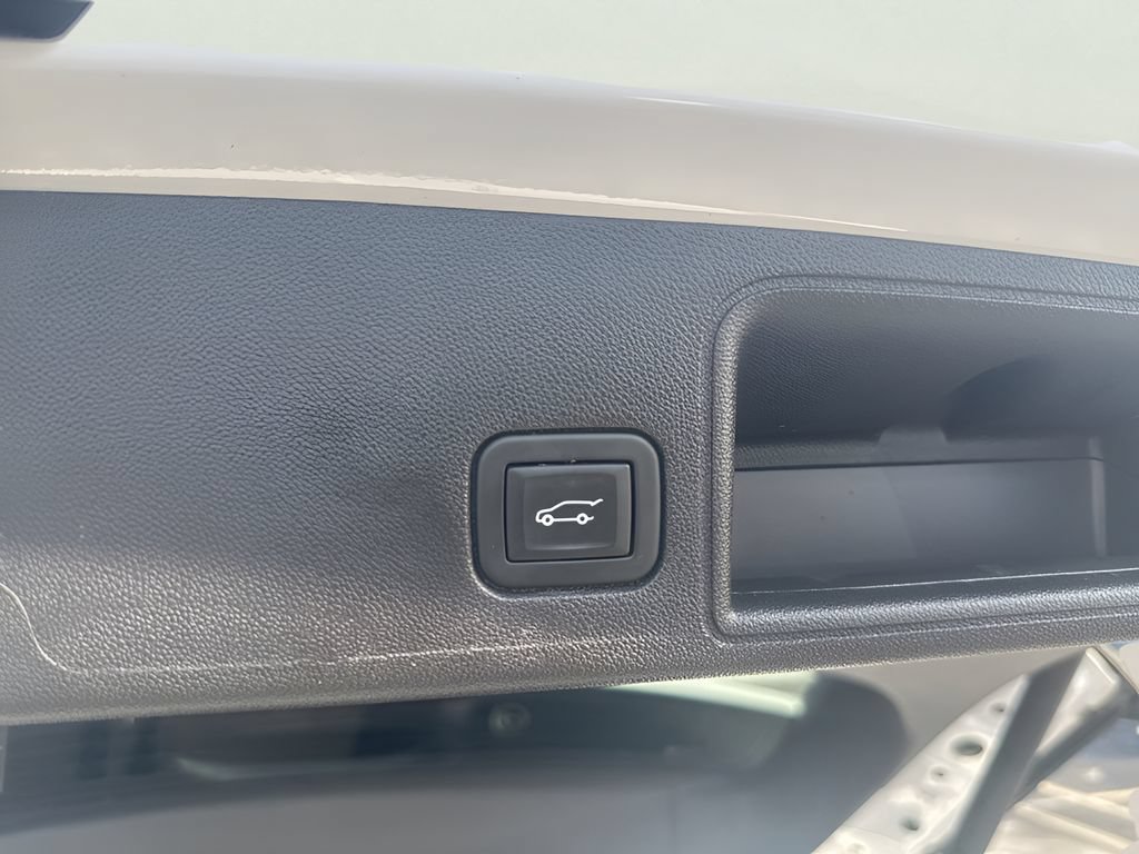 Used 2024 GMC Terrain SLT w/ Tech Package AWD/4WD image 11