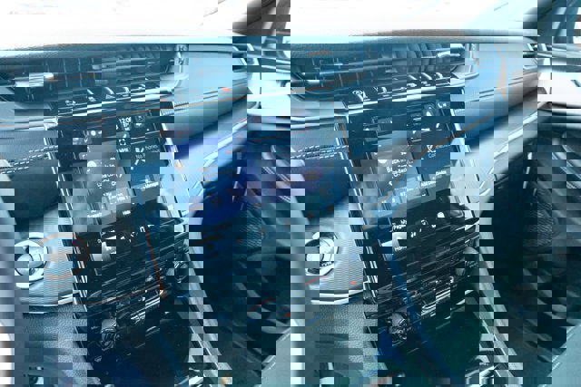 New 2025 Jeep Grand Cherokee L Laredo image 18