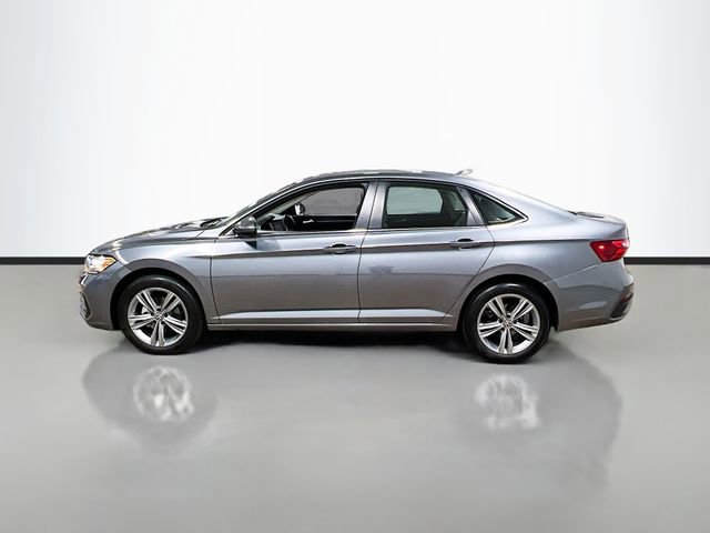 Used 2024 Volkswagen Jetta SE image 4