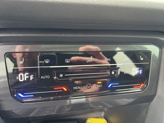 Used 2022 Volkswagen Tiguan SE w/ Panoramic Sunroof Package image 8