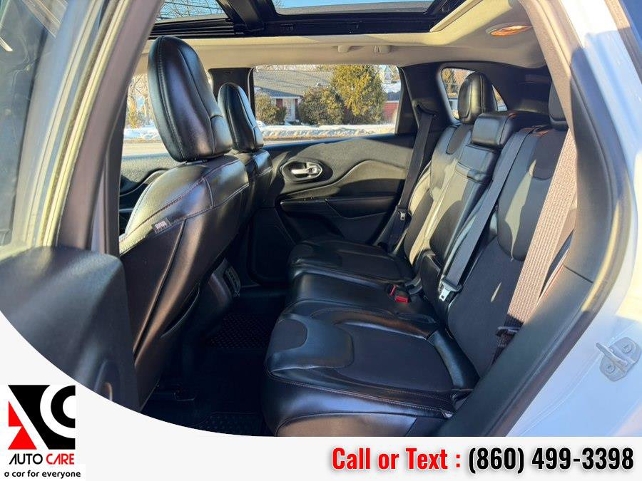 Used 2016 Jeep Cherokee Trailhawk w/ Comfort/Convenience Group AWD/4WD image 16