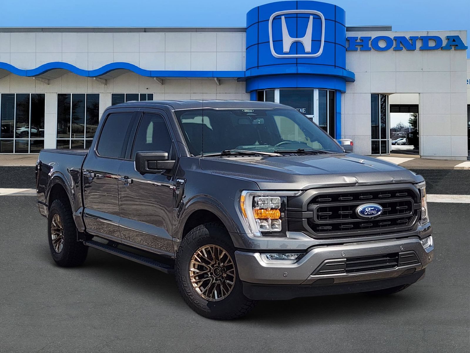 Used 2021 Ford F150 XLT w/ Equipment Group 302A High RWD image 1