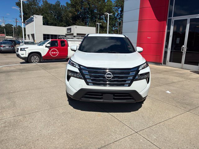 Used 2024 Nissan Rogue SV FWD image 2