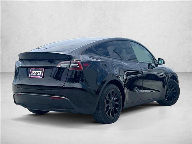 Used 2024 Tesla Model Y 2WD video 2