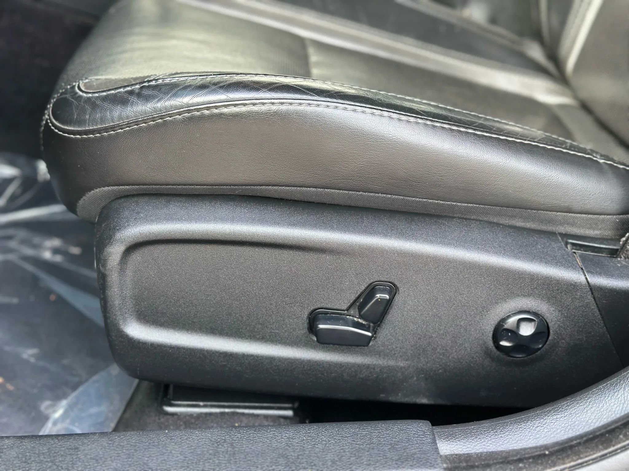 Used 2020 Dodge Charger SXT w/ Leather Interior Group image 24