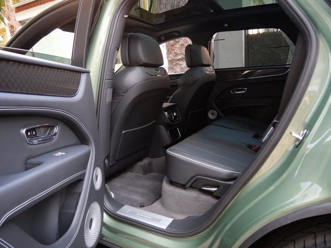 Used 2025 Bentley Bentayga AWD/4WD image 19
