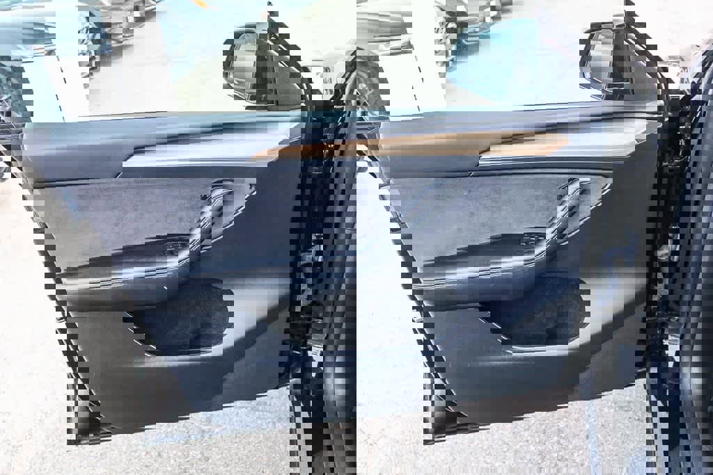 Used 2023 Tesla Model Y Long Range image 21