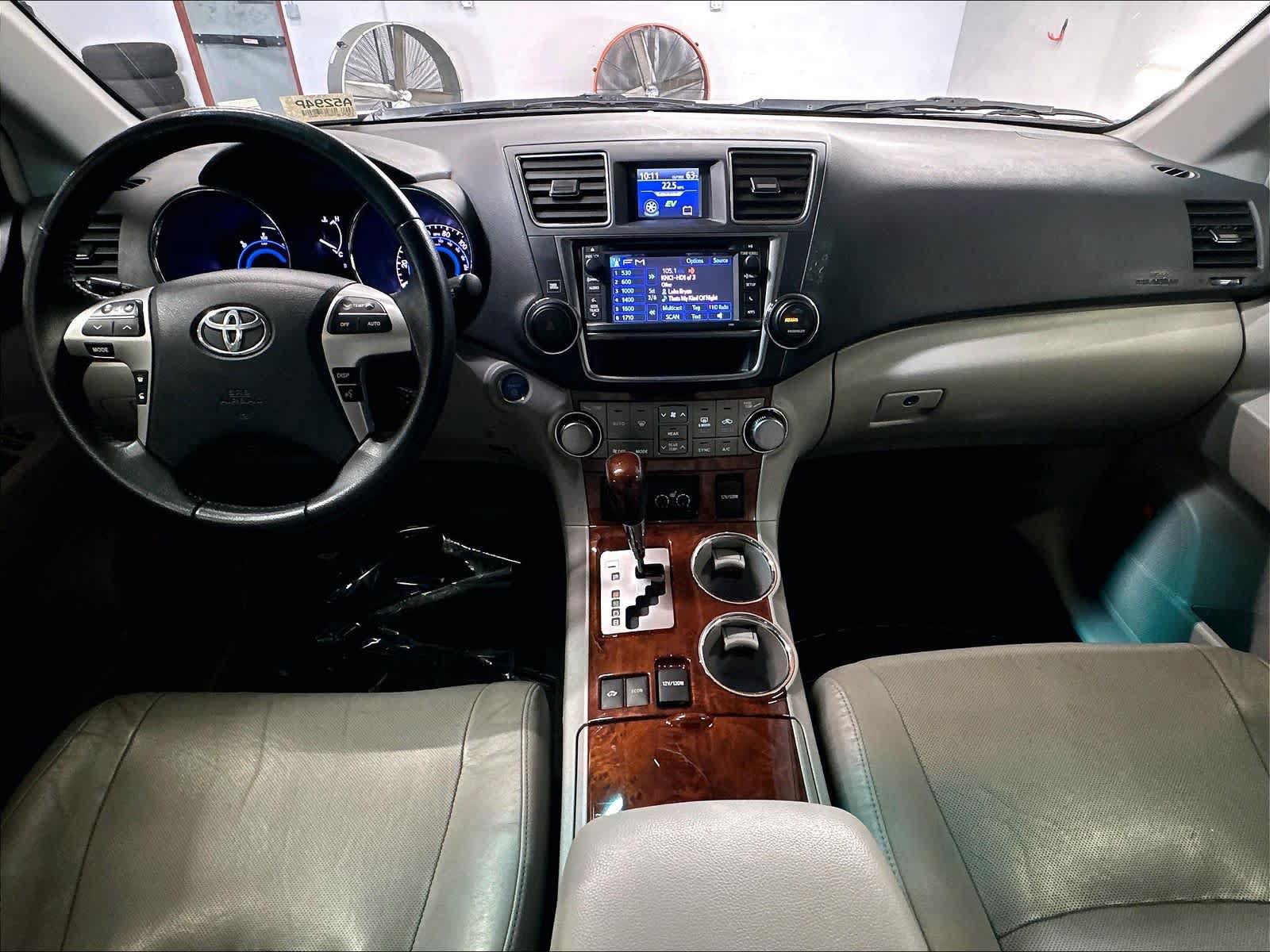 Used 2013 Toyota Highlander Limited AWD/4WD image 16