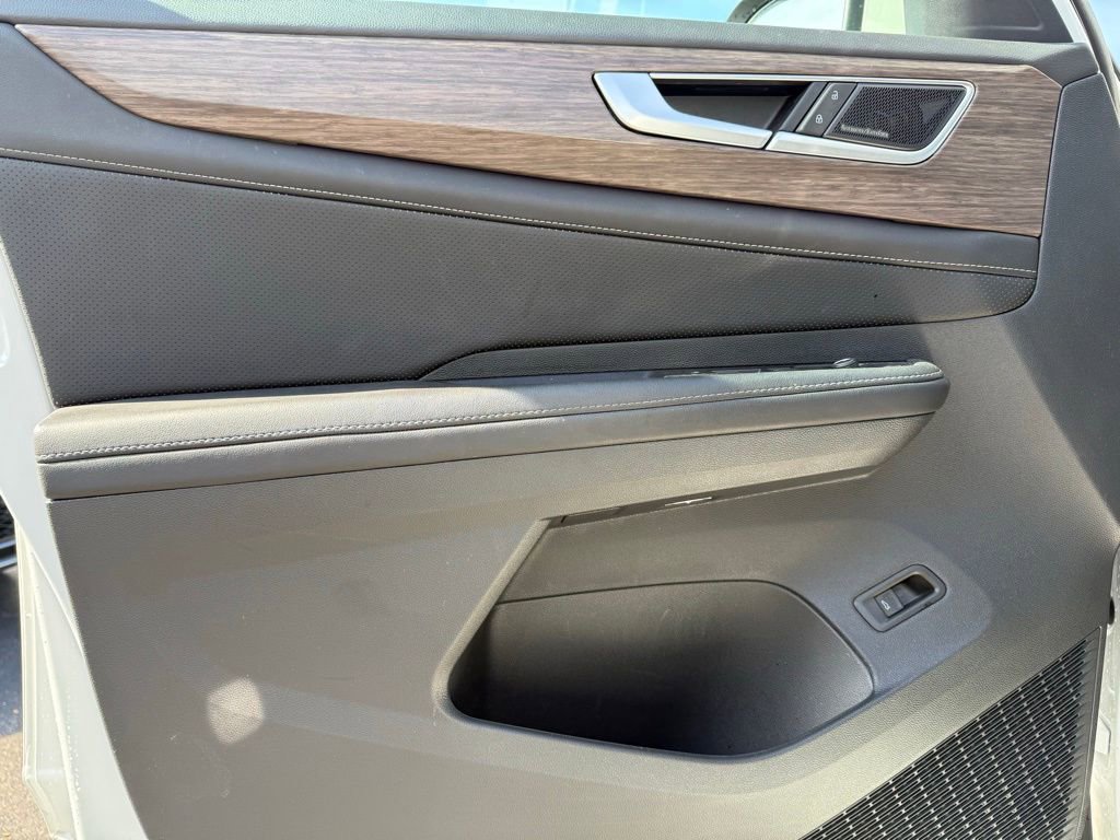 Used 2025 Volkswagen Atlas SEL Premium R-Line image 6