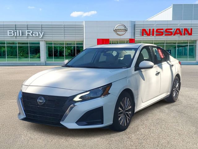 Used 2024 Nissan Altima 2.5 SV w/ SV Premium Package FWD image 2