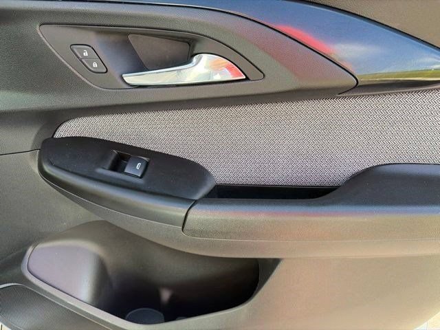 Used 2023 Chevrolet TrailBlazer LT FWD image 39