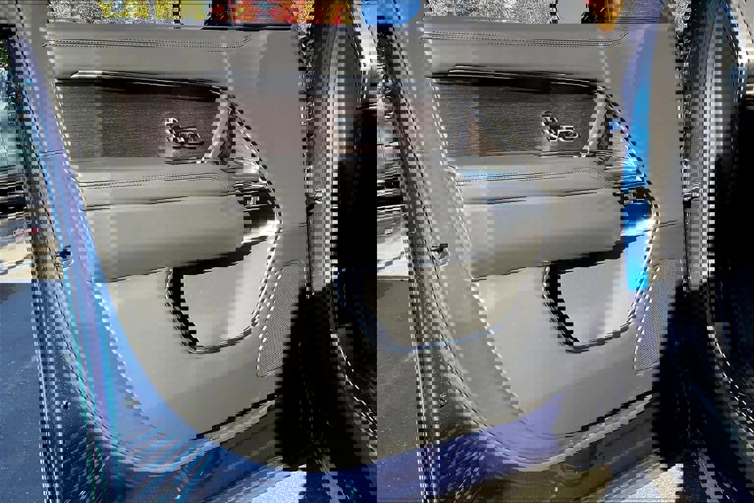 New 2025 Land Rover Range Rover Long Wheelbase SE image 24