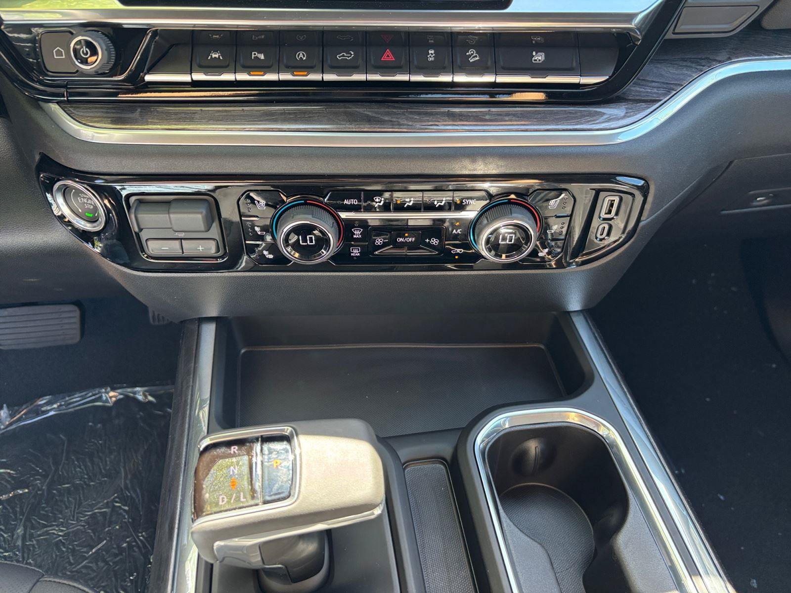 New 2026 Chevrolet Silverado 1500 LTZ w/ LTZ Premium Package AWD/4WD image 12