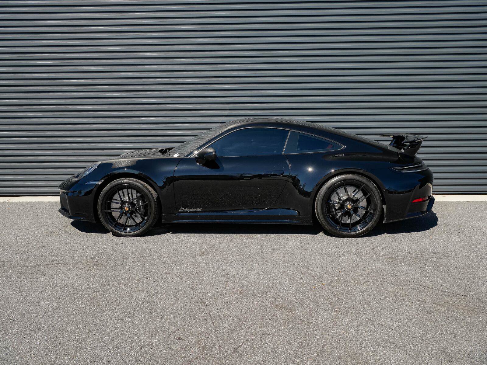 Used 2025 Porsche 911 Carrera 4 GTS AWD/4WD image 2