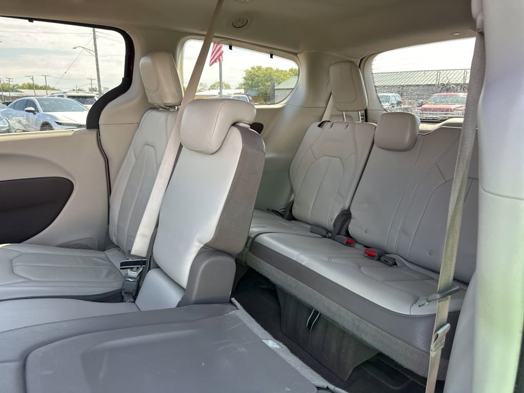 Used 2017 Chrysler Pacifica Touring-L image 19