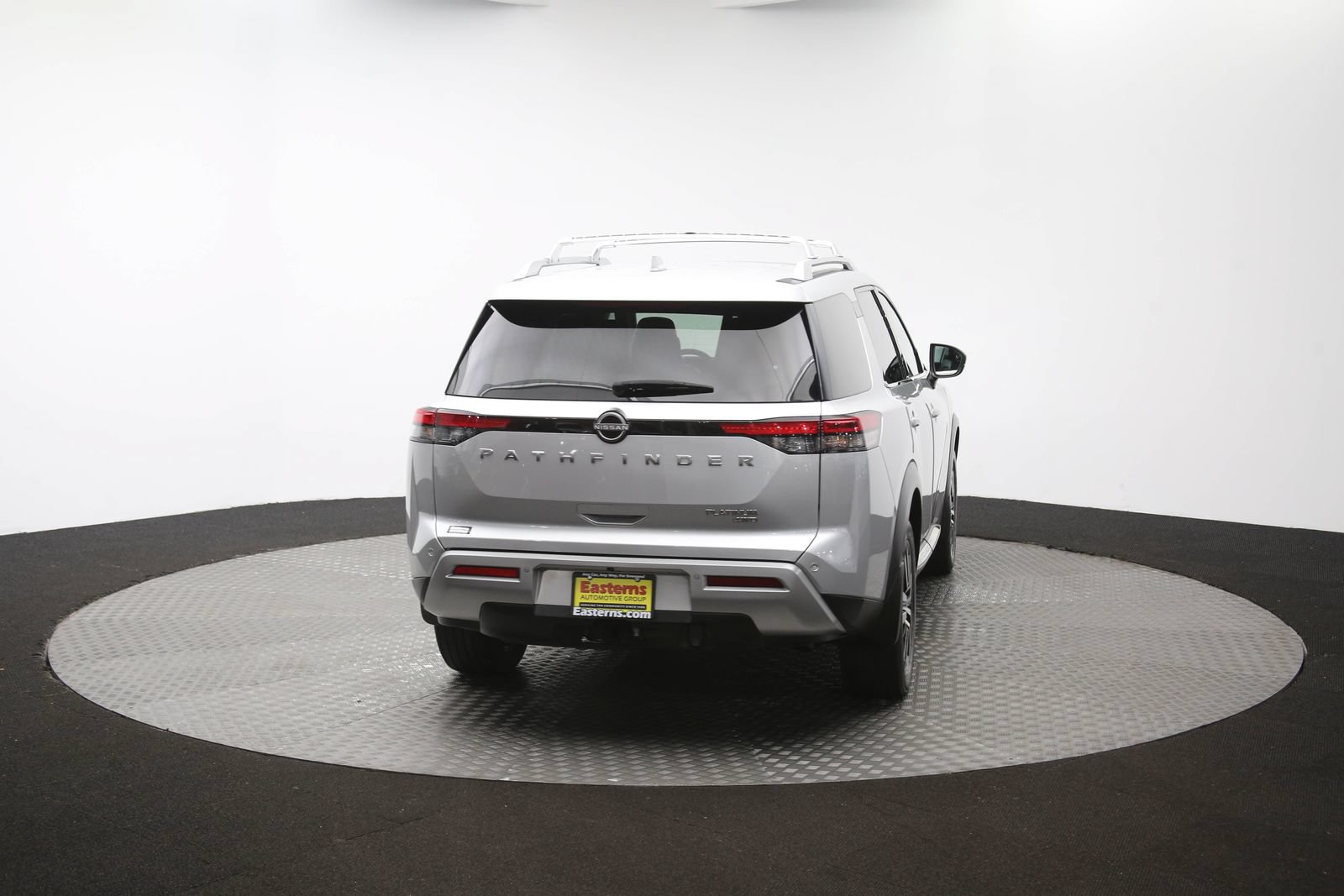 Used 2023 Nissan Pathfinder Platinum AWD/4WD image 36
