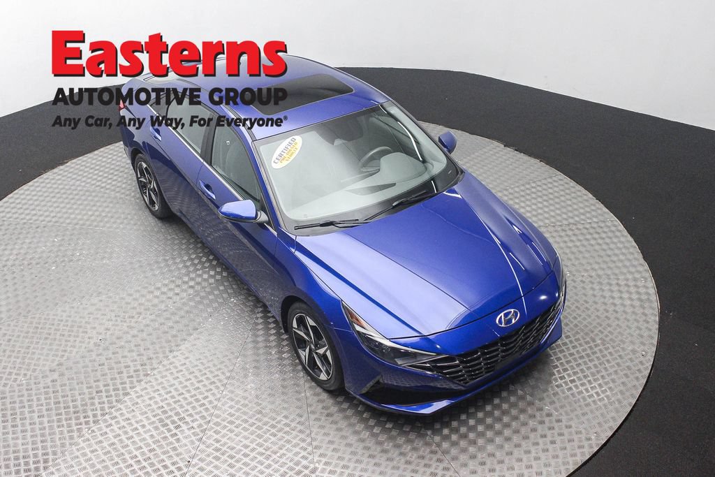 Used 2022 Hyundai Elantra SEL w/ Convenience + Premium Package FWD image 3