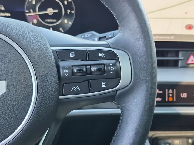 Used 2025 Kia Sportage SX AWD/4WD image 16