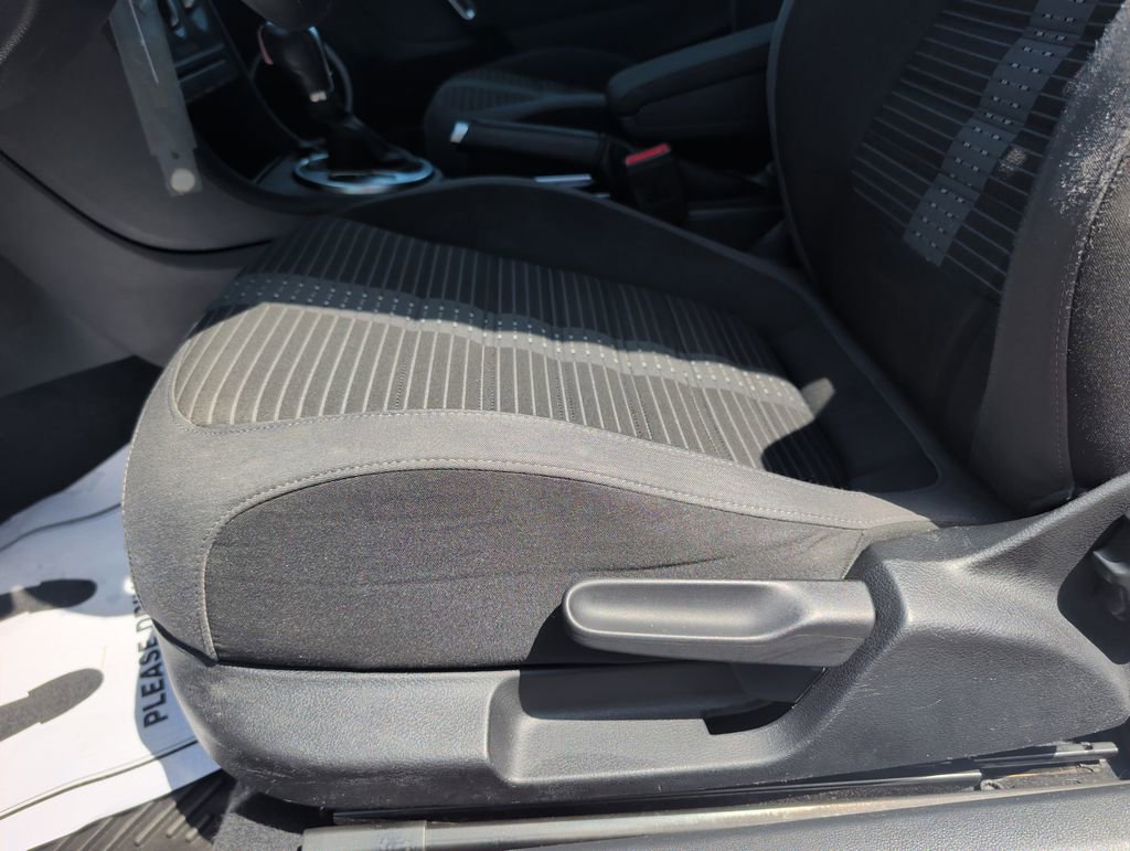 Used 2014 Volkswagen Beetle R-Line FWD image 9