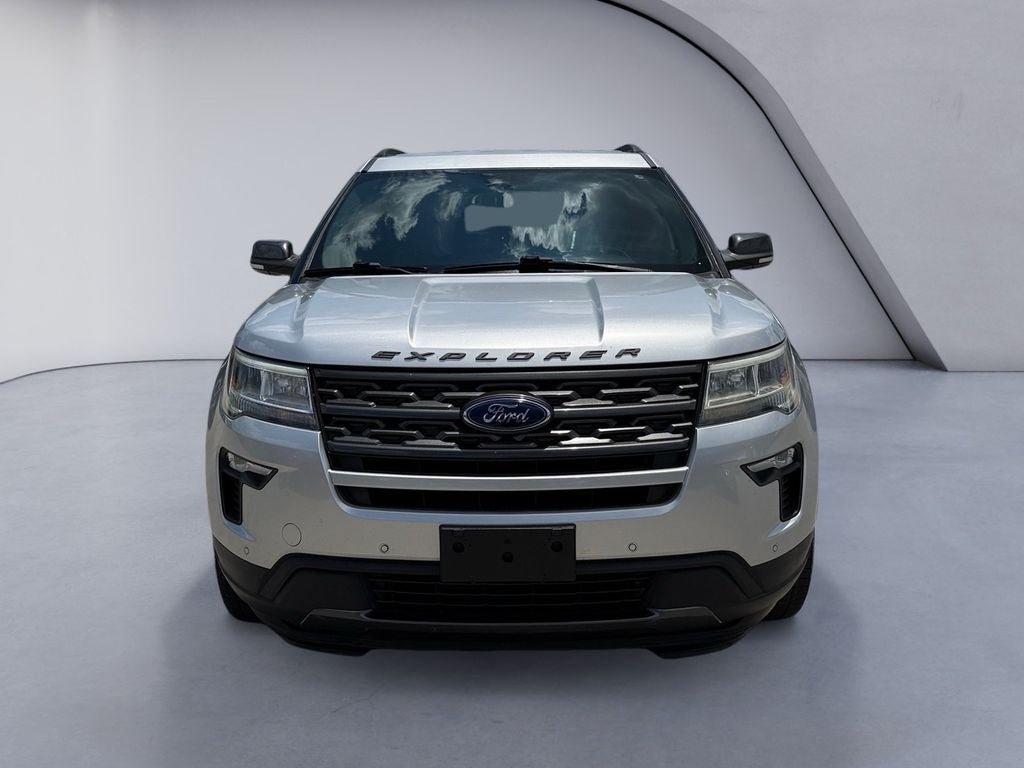 Used 2018 Ford Explorer XLT w/ Equipment Group 202A AWD/4WD image 8