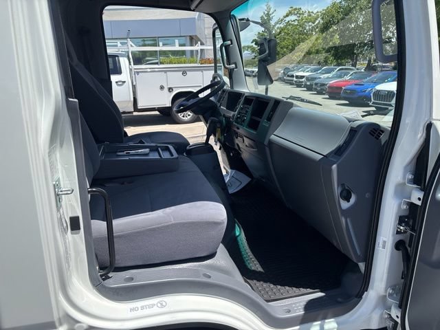 Used 2020 Isuzu NPR RWD image 16