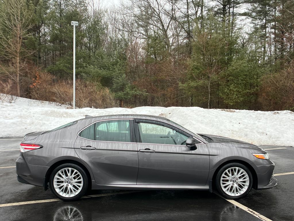 Used 2020 Toyota Camry XLE image 6