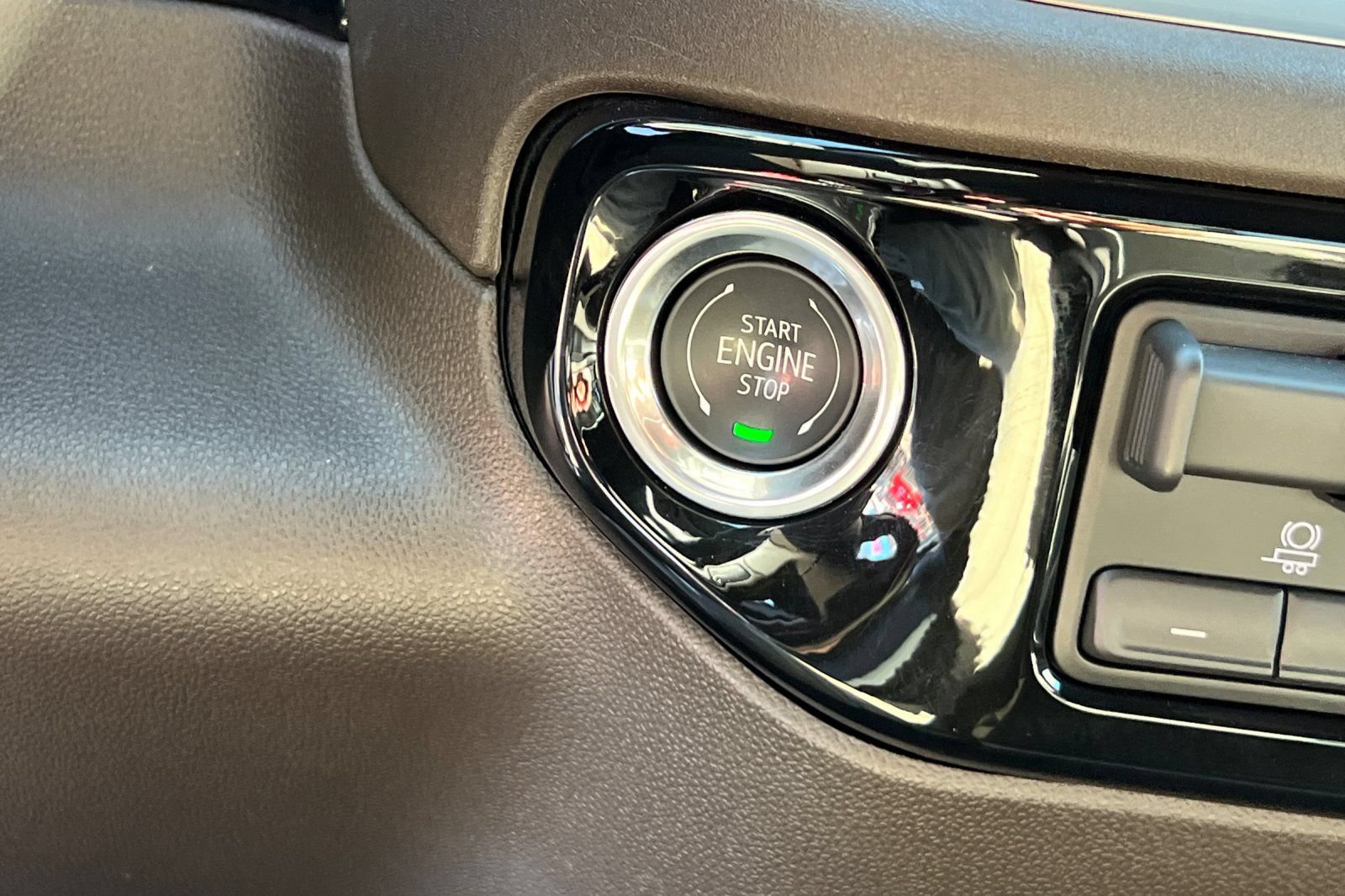 Used 2026 GMC Sierra 1500 SLT RWD image 28