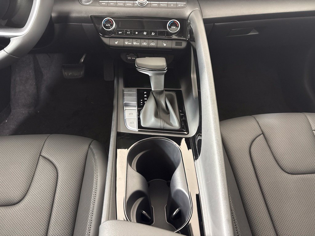 New 2026 Hyundai Elantra Limited FWD image 24