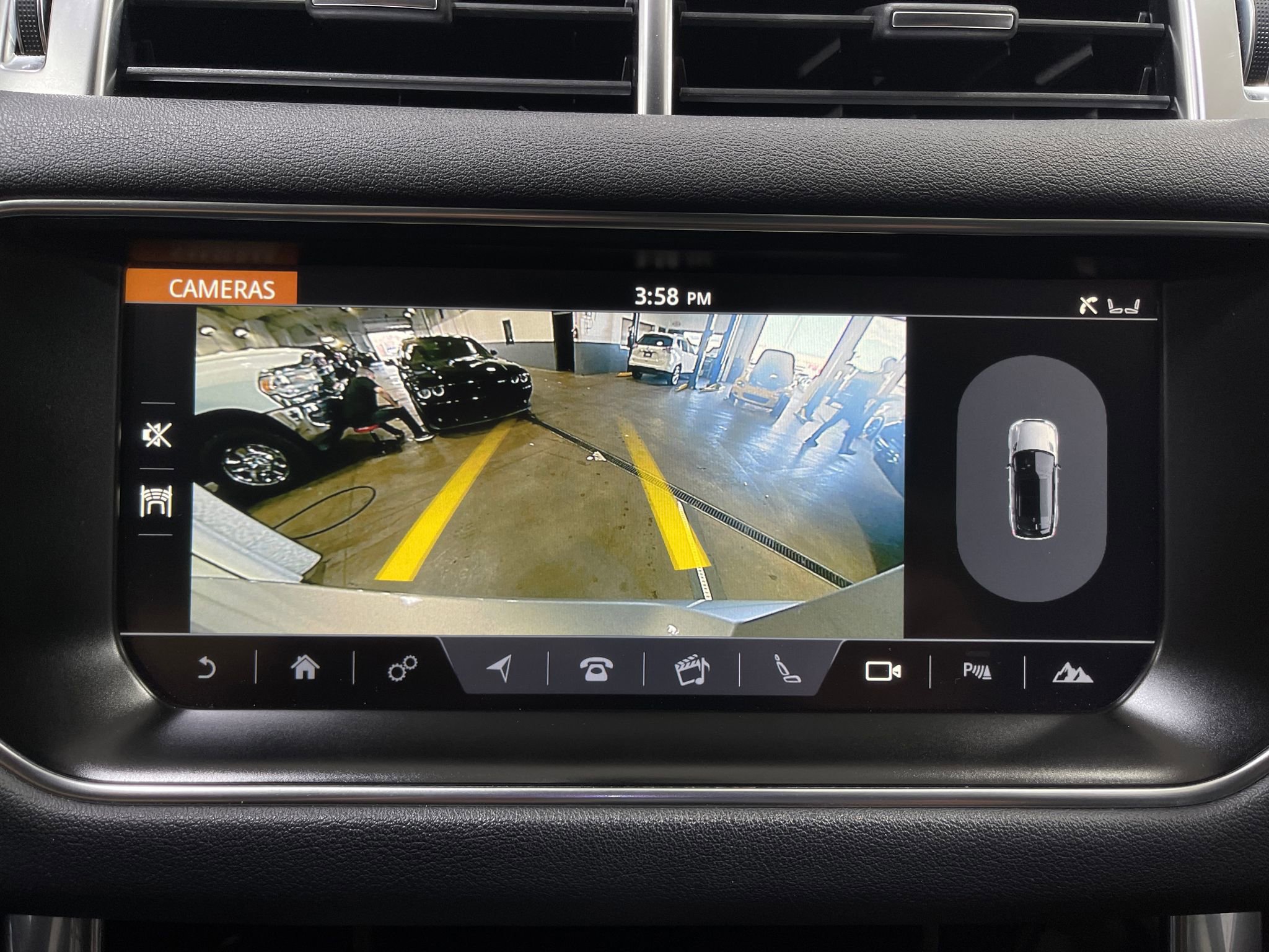 Used 2017 Land Rover Range Rover Sport HSE image 11