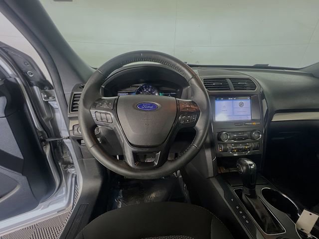 Used 2019 Ford Explorer XLT w/ Equipment Group 201A FWD image 14
