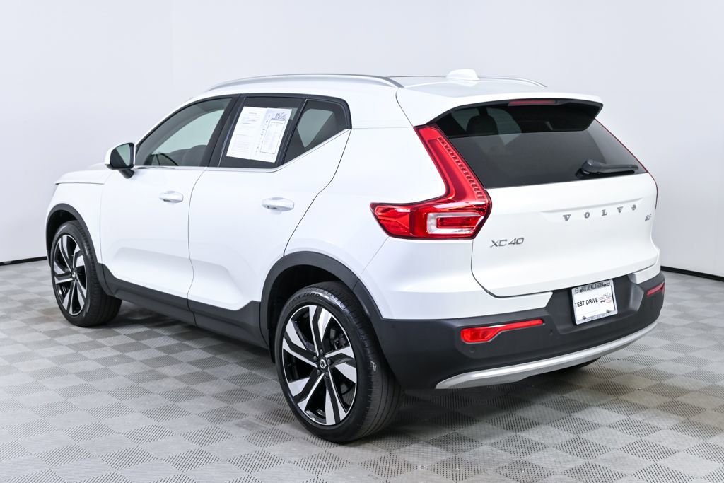 Certified 2024 Volvo XC40 B5 Ultimate w/ Protection Package AWD/4WD image 4