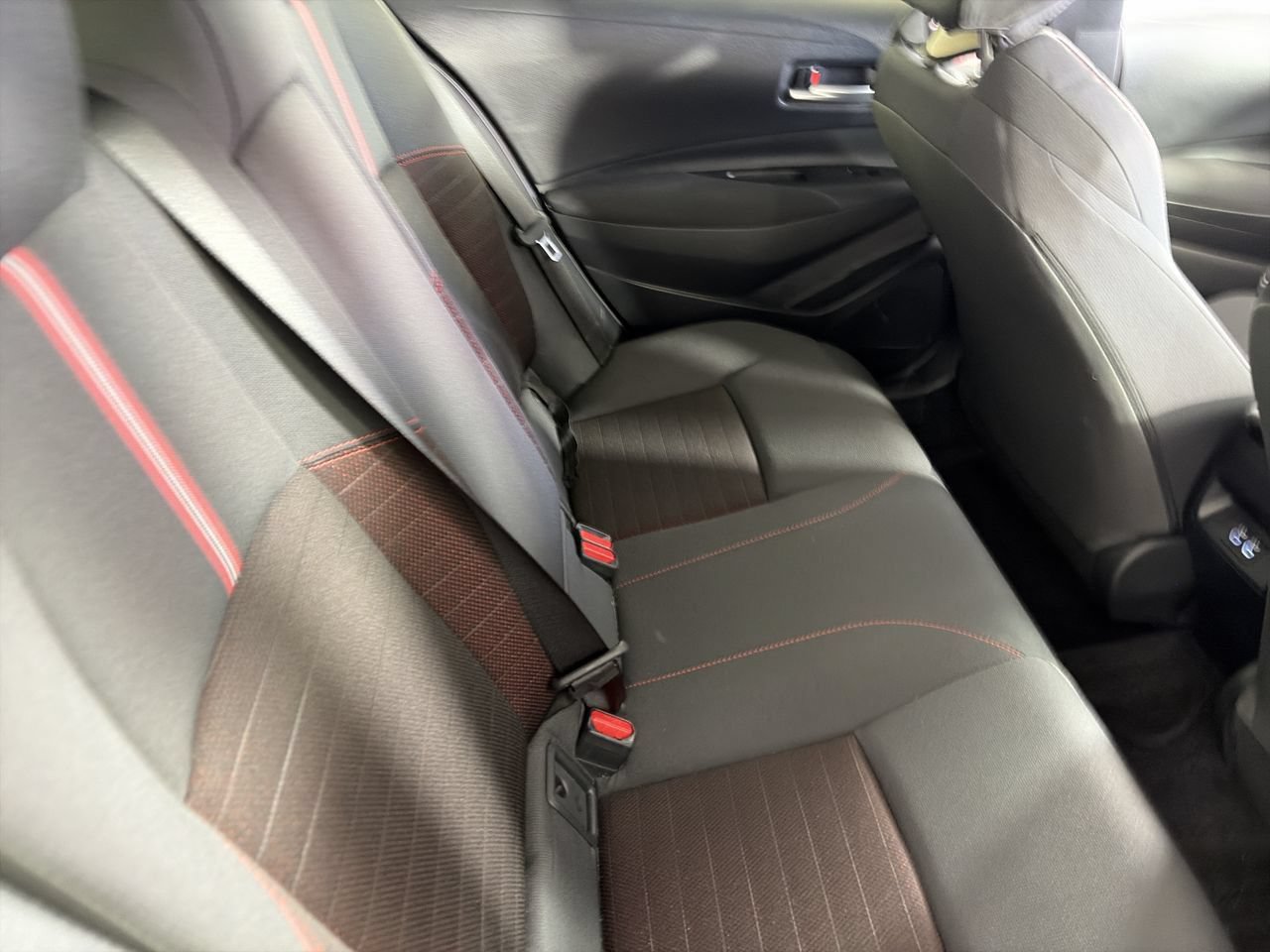 Used 2026 Toyota Corolla SE w/ Carpet Mat Package (TMS) FWD image 23