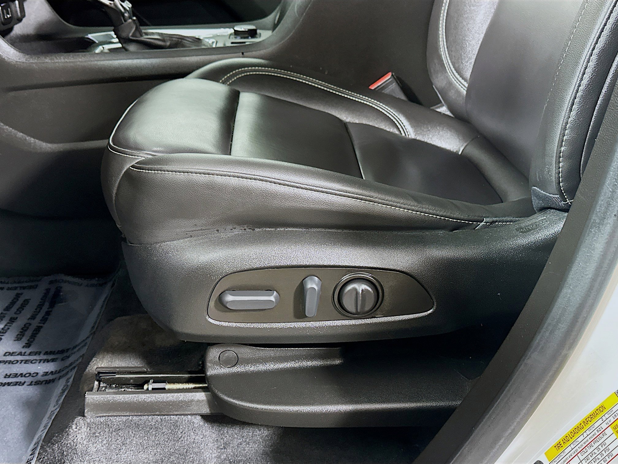 Used 2023 Chevrolet Traverse LT image 18