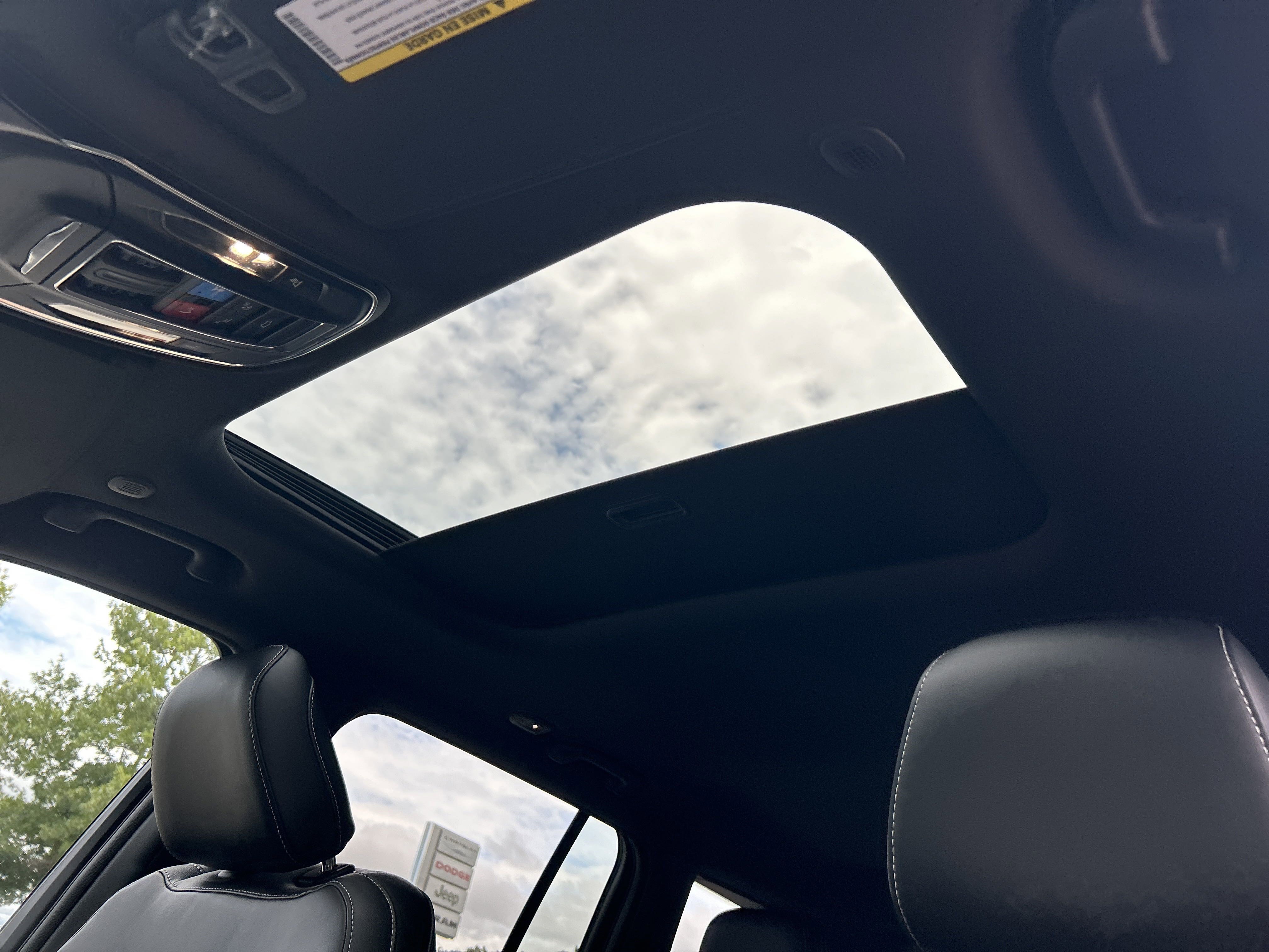 New 2025 Jeep Grand Cherokee Altitude image 32