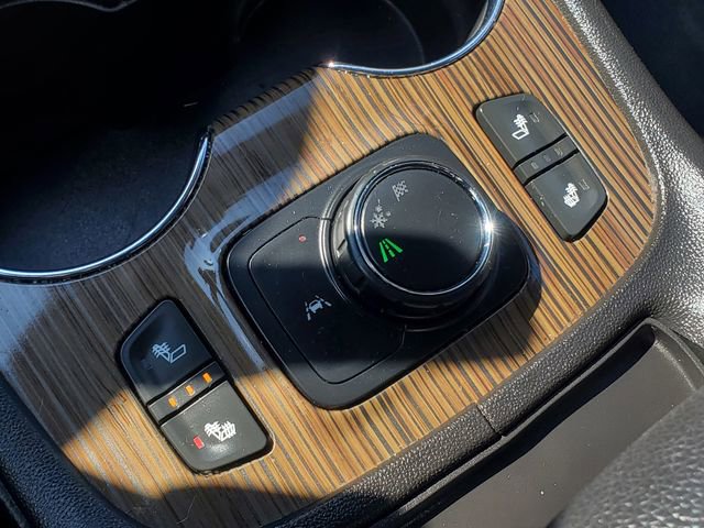 Certified 2022 GMC Acadia SLE w/ Driver Convenience Package image 27