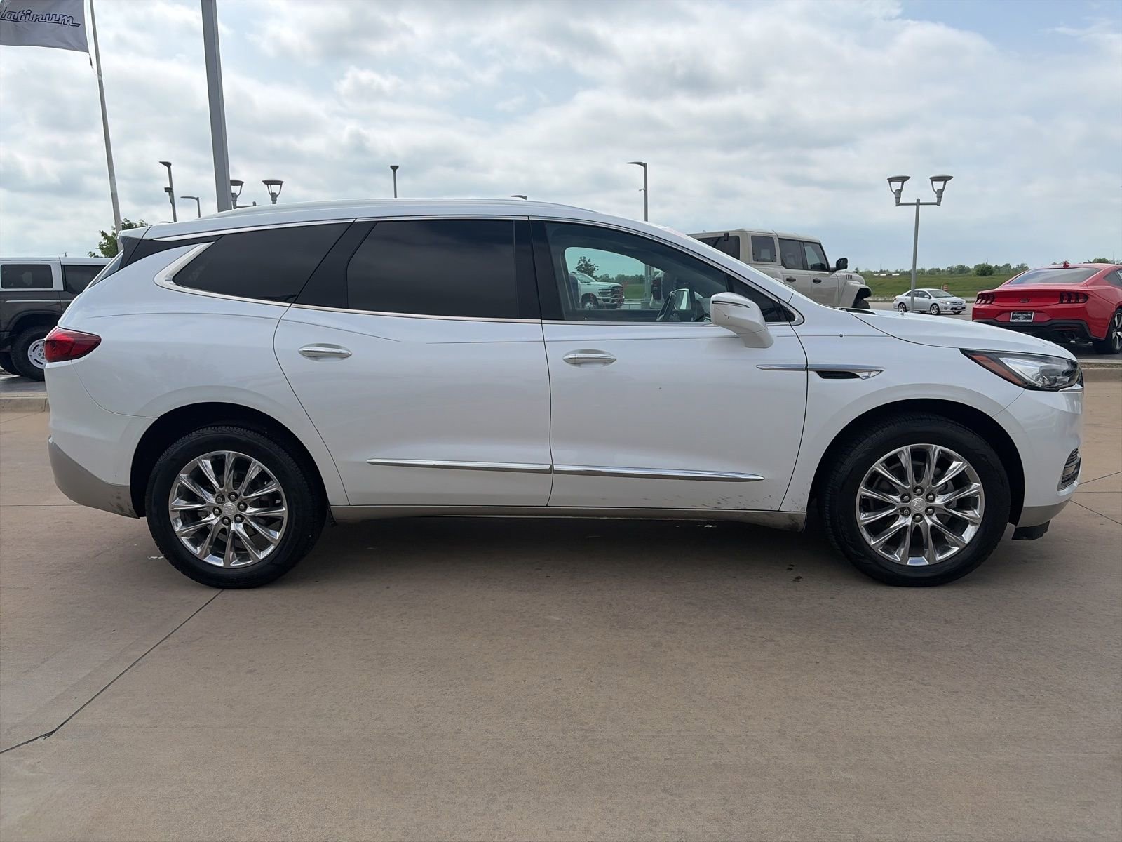 Used 2019 Buick Enclave Essence image 6