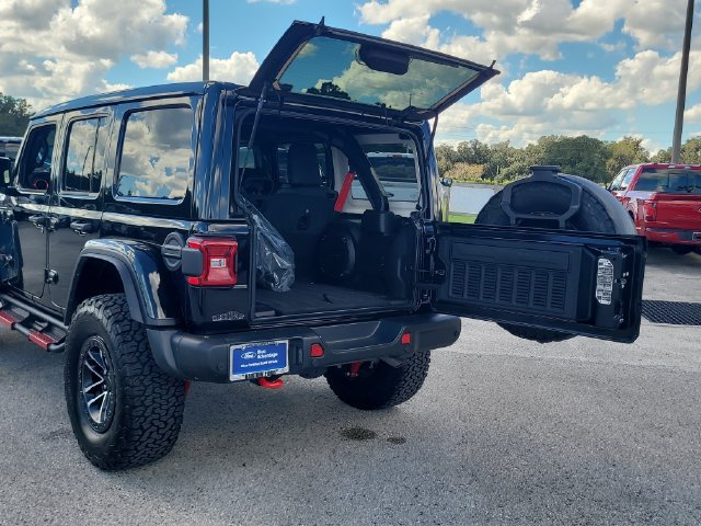 Used 2025 Jeep Wrangler Unlimited Rubicon AWD/4WD image 11