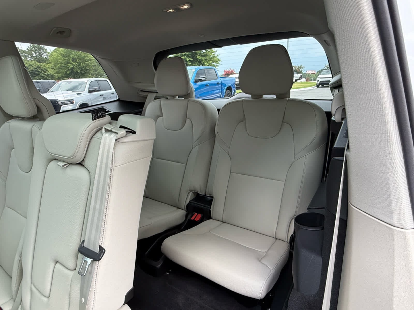 Used 2025 Volvo XC90 B5 Plus w/ Protection Package Premier AWD/4WD image 28