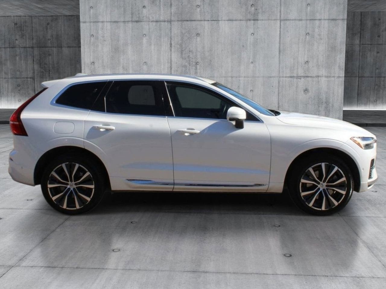 Used 2022 Volvo XC60 T8 Inscription Expression w/ Advanced Package AWD/4WD image 6