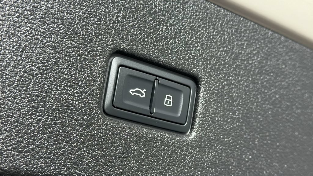 Used 2023 Audi Q8 Prestige AWD/4WD image 43