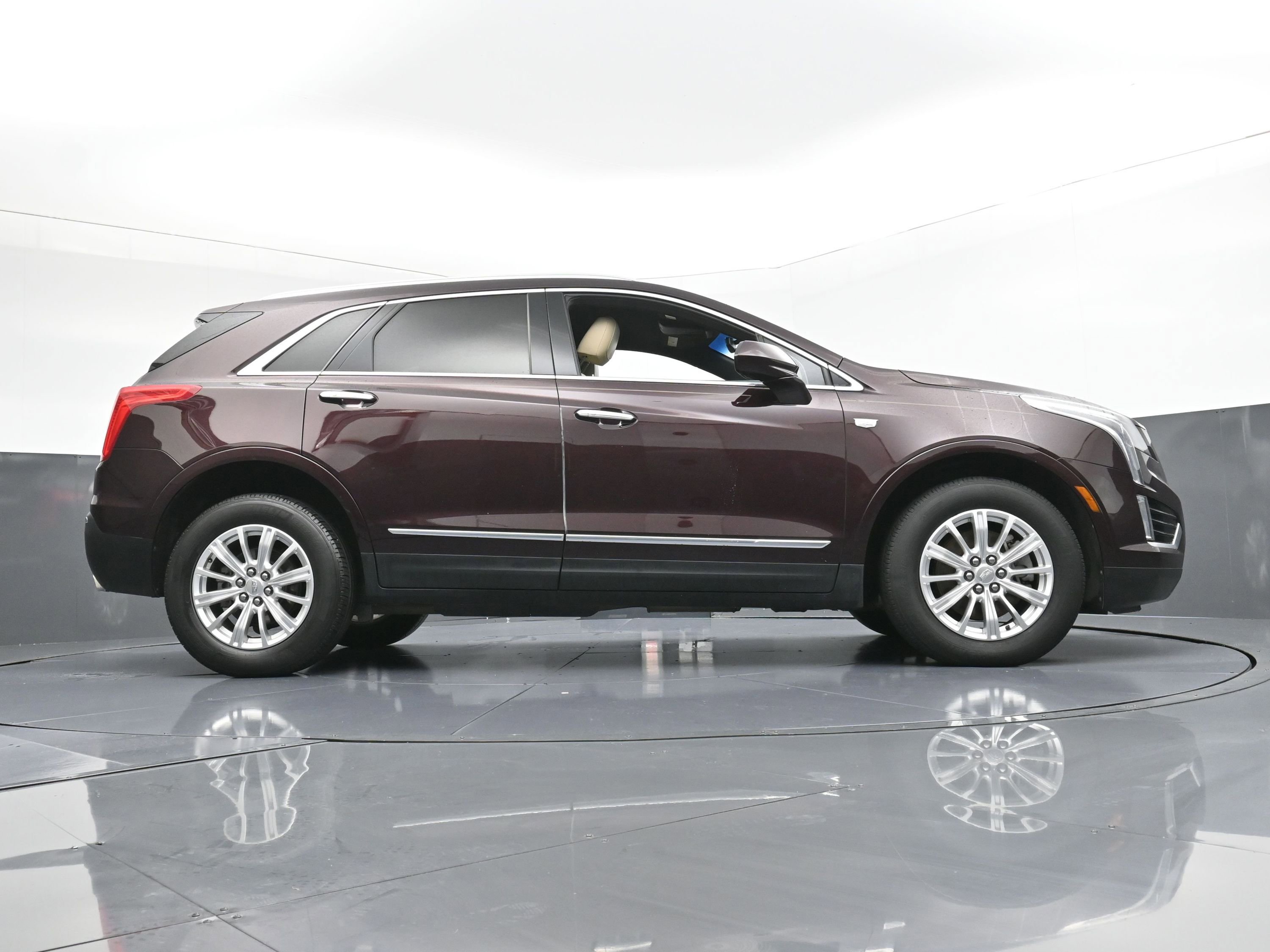 Used 2018 Cadillac XT5 FWD image 28
